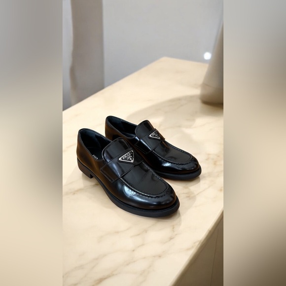 Original Prada Loafers 38 - Picture 4 of 5